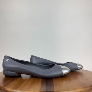 Womens Chanel Two Tone Leather Cap Toe Slip On Ballet Flats Shoes Size 41 US 11‎